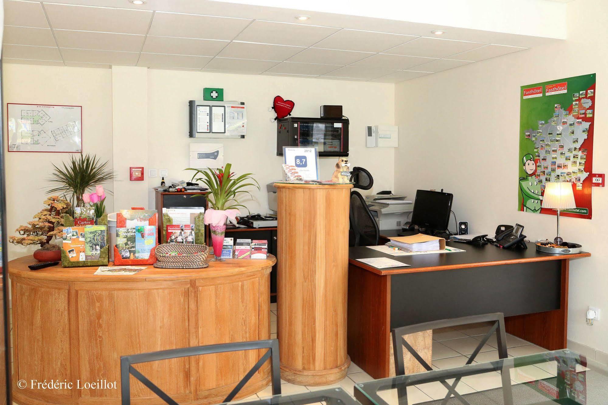 Fasthotel Le Rale Des Genets - Un Hotel Fh Collection Dun-sur-Meuse エクステリア 写真
