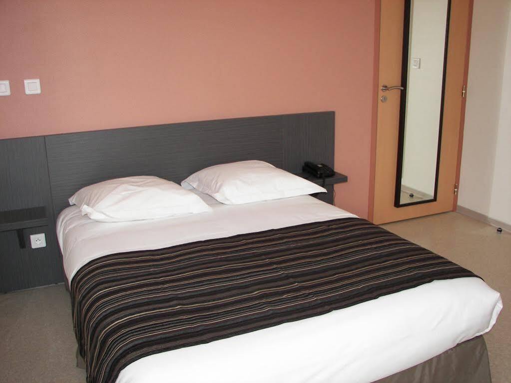 Fasthotel Le Rale Des Genets - Un Hotel Fh Collection Dun-sur-Meuse エクステリア 写真